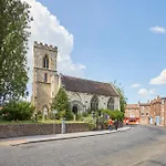 Host & Stay - St Denys View