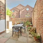 Host & Stay - St Denys View
