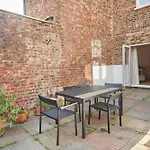 Host & Stay - St Denys View